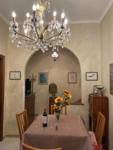 Casa con Giardino a Roma, 2 Camere, Ideale per Famiglie, 15 minuti dal Colosseo, 5 minuti da Mirti