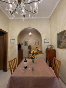 Casa con Giardino a Roma, 2 Camere, Ideale per Famiglie, 15 minuti dal Colosseo, 5 minuti da Mirti