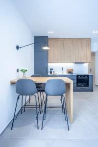 Mazi Rooms Charilaou 2,3