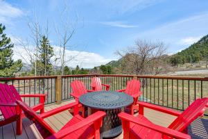 Newly Built Estes Park Townhome, 2 Miles to RMNP!
