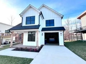 Smith Mountain Lake House Club Retreat!! - Penhook