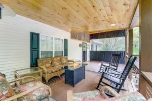 9 Mi to Sugar Mountain Newland Cabin with Fire Pit! - ينفيل