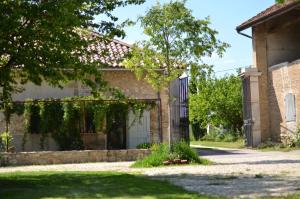 Maisons d'hotes ferme st pierre 2 suites avec repas, piscine, clim, cheminee ou baignoire spa : photos des chambres