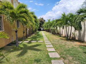 Pearls of Liguanea Oasis