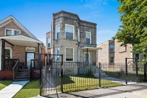 Newly rehabbed Greystone with 2 private apartments, backyard, garage, laundry, close to expressway - Whiting