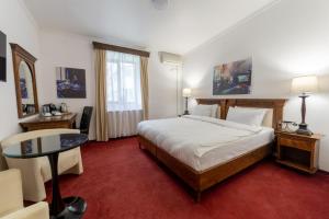 Arc de Triomphe by CityBookings
