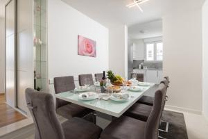 Rose Penthouse Apartment Split