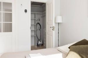 Moderni asunto kalliossa