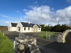 Modern home with sea views - Lettermullan