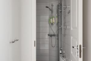 Moderni asunto kalliossa