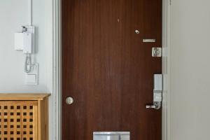 Moderni asunto kalliossa