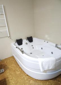 Smart Apartament Premium Tei - 110 mp, 4 Camere, Jacuzzi & Living Generos, Cameră Copii, Piatra Neamț