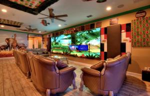 NEW! 14BR Disney-Area Resort with Bowling & Theater