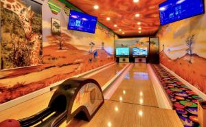 NEW! 14BR Disney-Area Resort with Bowling & Theater