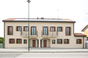 Queen Venice Fly Apartments