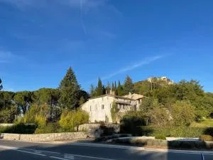 Bâtisse de 1786 à Vallon Pont d’Arc - 萨拉瓦