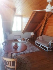 Appartements Ambiance chalet Salles-Curan : photos des chambres