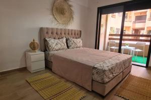 Appartement 2 chambres vue Piscine à Guèliz en face la gare de train marrakech