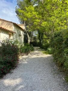 Villa de vacances nichée dans la Garrigues, à 10 minutes dAvignon