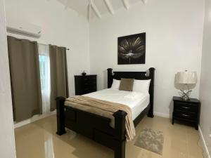 Tropical Villa at Lakeside View