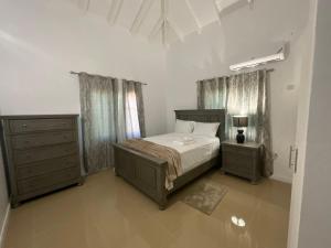 Tropical Villa at Lakeside View