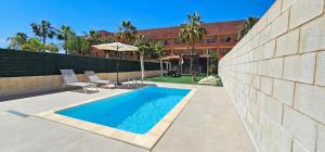 Homes of Spain, Apartamentos Paraíso Vera Playa, Fatu Hiva, Bajo A con piscina privada en jardín privado, PRIMERA LINEA de PLAYA, WIFI