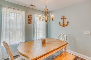 Charming Oak Island Beach House with Fire Pit and Yard