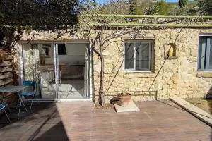 Charmant studio indépendant dans la colline - Eyguières