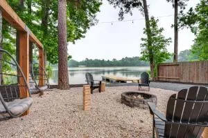 Montgomery Home with Pond Access, Fire Pit and More! - Honea
