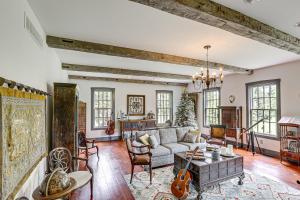 Spacious and Historic Cabin in New Haven with Pond!