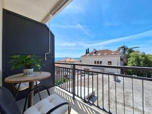 Apartment and Rooms Katunar