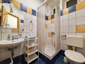 Apartment and Rooms Katunar