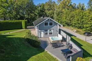 Spa cabin with jacuzzi and firewood sauna - Mölntorp