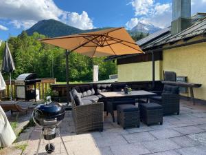 C4S COME4STAY - Alpenblick Watzmann-Kehlstein - TOP Lage im Berchtesgadener Land I bis zu 10 Personen I große Terrasse mit Blick auf die Berge I Smart TV I Billiard I WLAN I kostenloser Parkplatz