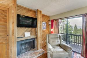 Walk to Chair Lift Angel Fire Condo with Mtn Views