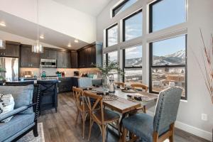 Mayflower Lakeside 301-21 by Moose Management