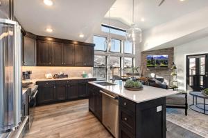 Mayflower Lakeside 301-21 by Moose Management