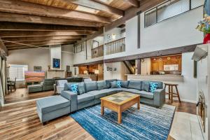 Lakeland Village 603 Lakeview - See Ski Tahoe-Steps to Lake