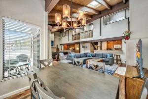 Lakeland Village 603 Lakeview - See Ski Tahoe-Steps to Lake