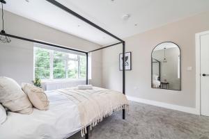 Arte Stays - Serviced Apartments for Leisure and Business - Private Parking - 12 minutes walking from Wembley Stadium