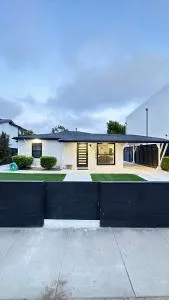 Modern Studio Stylish &Cozy Back Unit - Del Ray