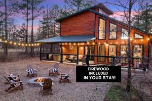 Just Unwind - King Suite, Hot Tub, Fire Pit, Decks - 4hvězdičkové hotely ve městě Broken Bow