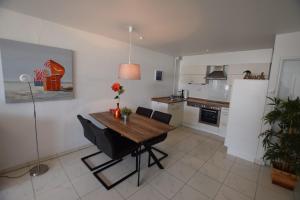 Teckhaus-2-6-Strandlaeufer-H-5-Uebern