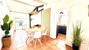 Oasis Beach Holiday Home with jacuzzi