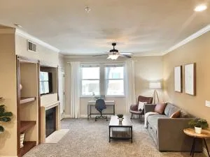 Relaxing 2-BR Apt with Pool Hot Tub Gym and Basketball Court Access - 弗吉尼亚城