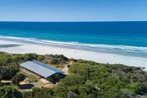 Rustic by the sea ~ a timeless holiday retreat! - Douglas River