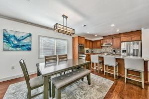 Tahoe Woods 501 - Location Spacious Walk to Beach