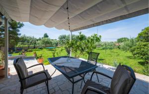 1 Bedroom Awesome Home In Peroj 