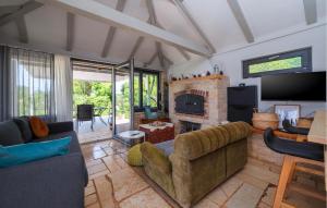 1 Bedroom Awesome Home In Peroj 