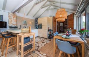 1 Bedroom Awesome Home In Peroj 